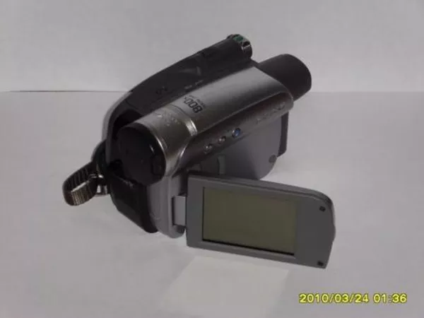 Продаётся цифровая видеокамера SONY DCR-HC27 